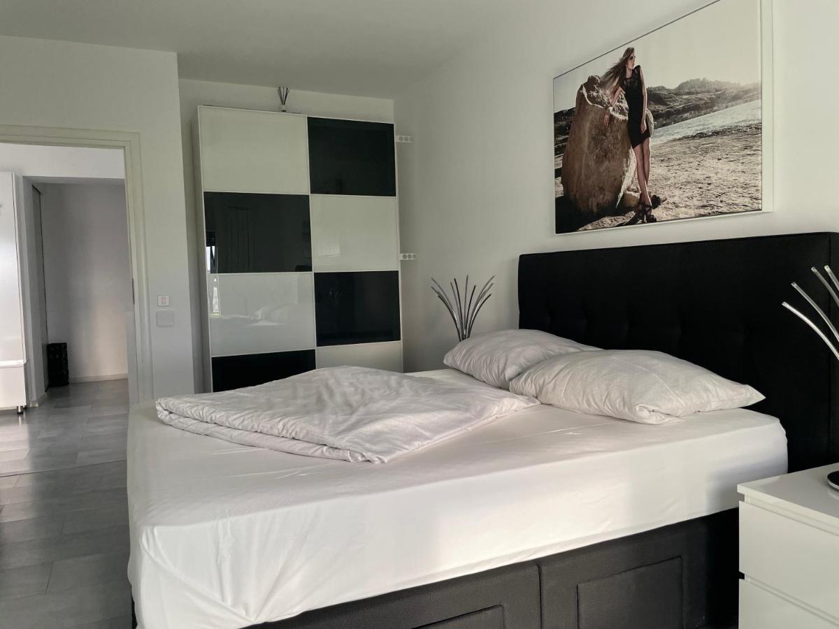 Luxury Westpark 2 Residence With Lake View Букурещ Екстериор снимка